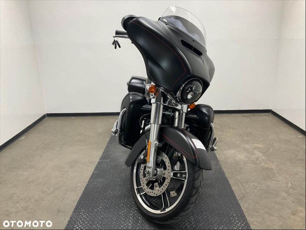 Harley-Davidson Touring Street Glide - 2