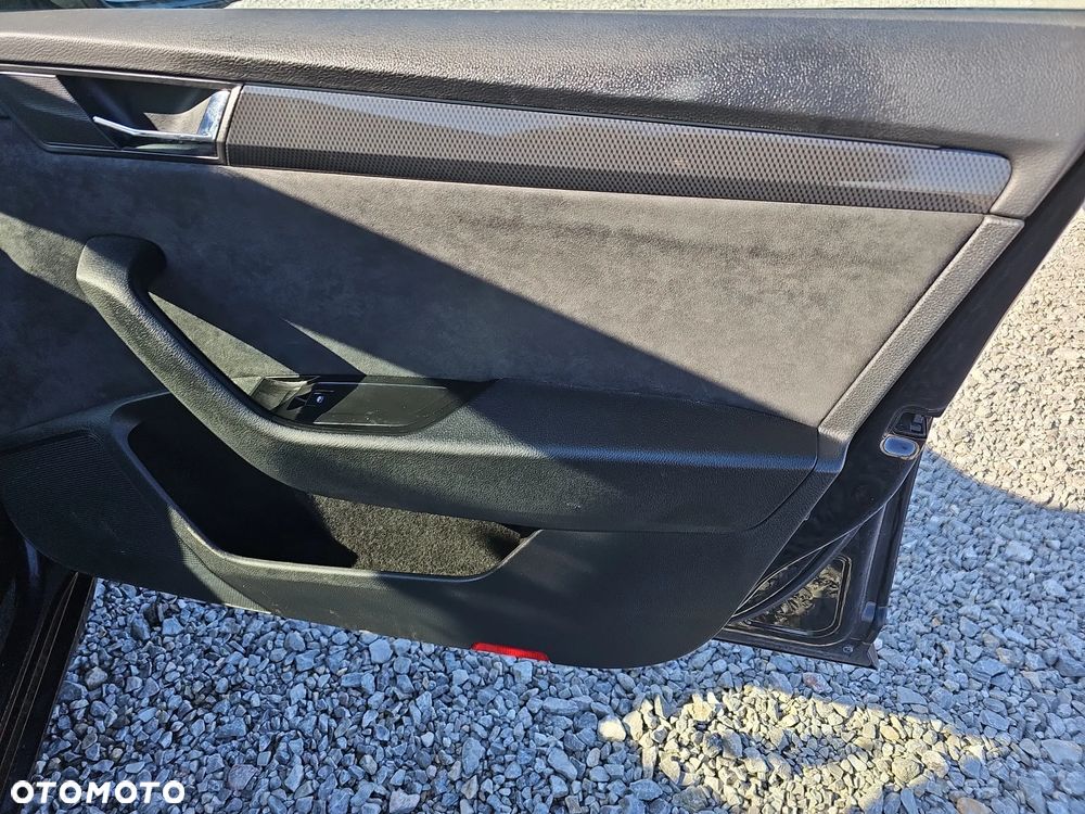 Skoda Superb 2.0 TDI Sportline DSG - 20