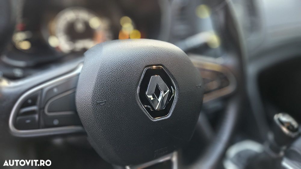 Renault Megane ENERGY TCe 115 Start & Stopp Paris Business - 9