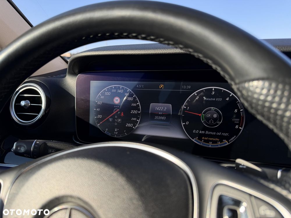 Mercedes-Benz Klasa E 220 d 9G-TRONIC - 22