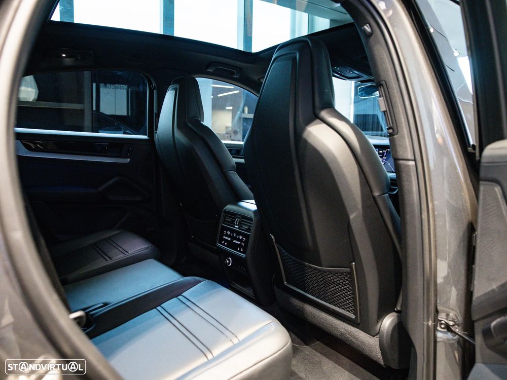 Porsche Cayenne Coupé E-Hybrid - 42