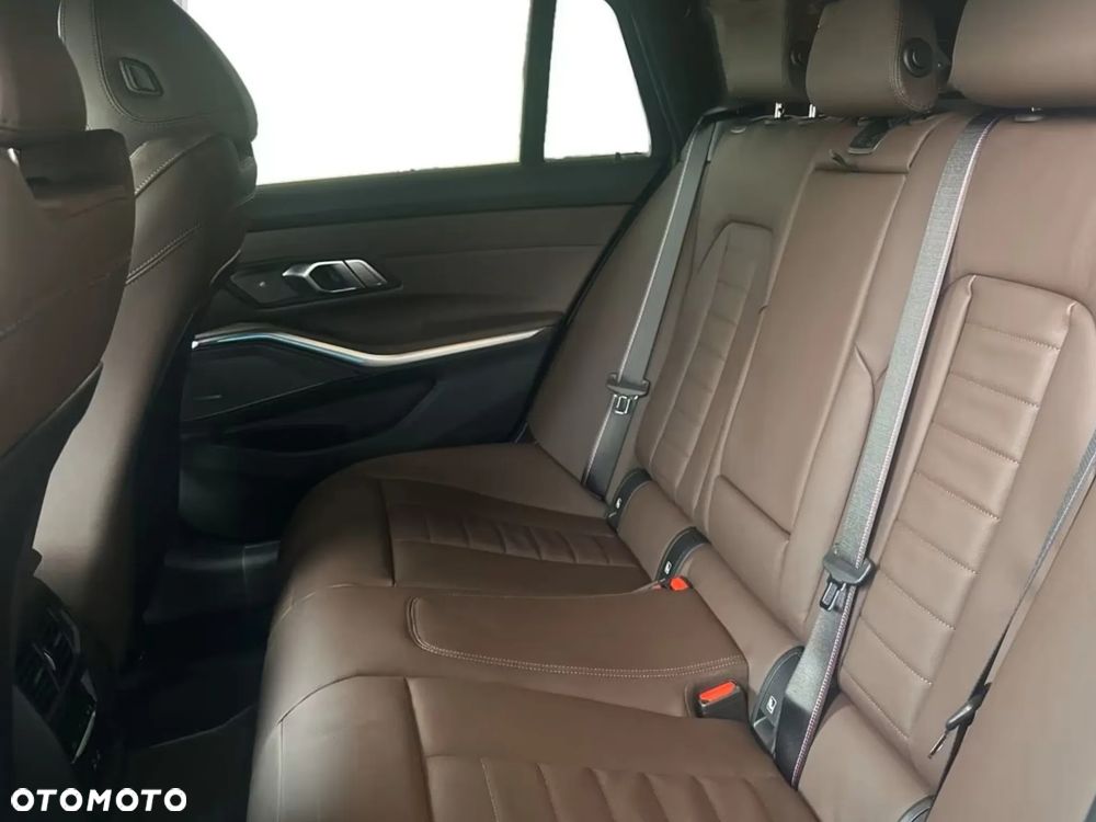 BMW Seria 3 330d xDrive mHEV M Sport - 16