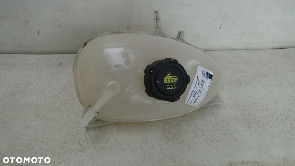 RENAULT TWINGO III 3 FORFOUR ZBIORNICZEK WYRÓWNAWCZY PŁYNU 0.9TCE 14-20r - 1
