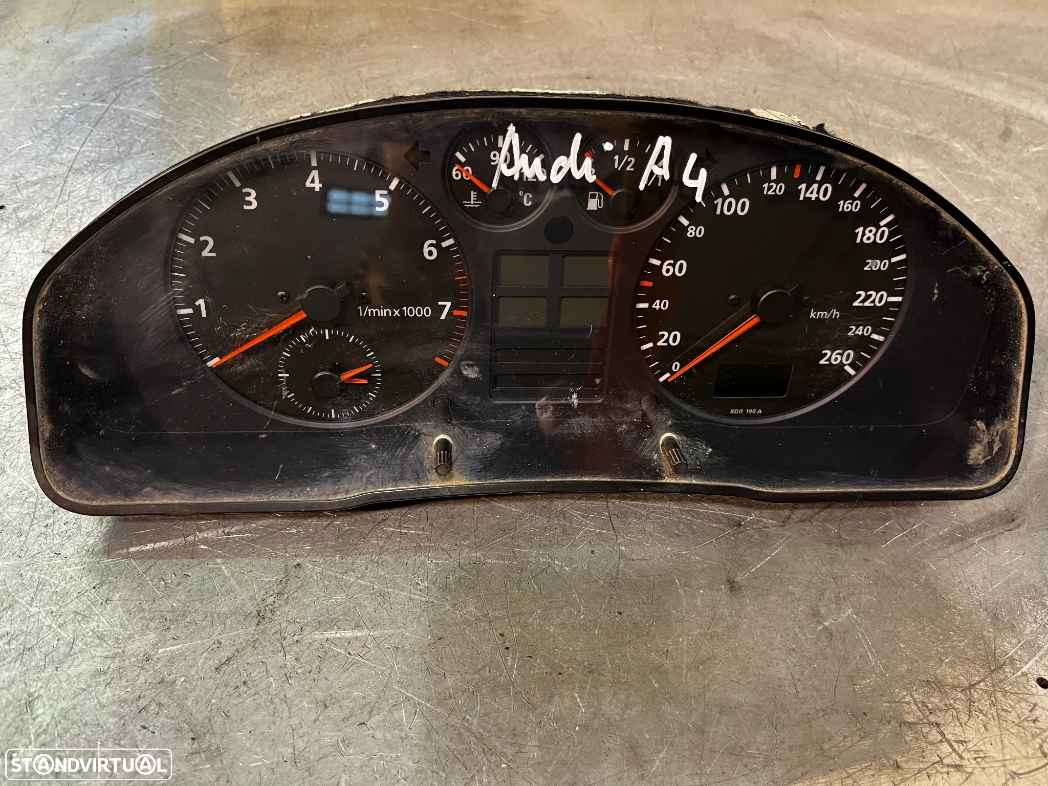 QUADRANTE / PAINEL DE INSTRUMENTOS AUDI A4 1.6i 1.8Turbo 8D0919033C - 1