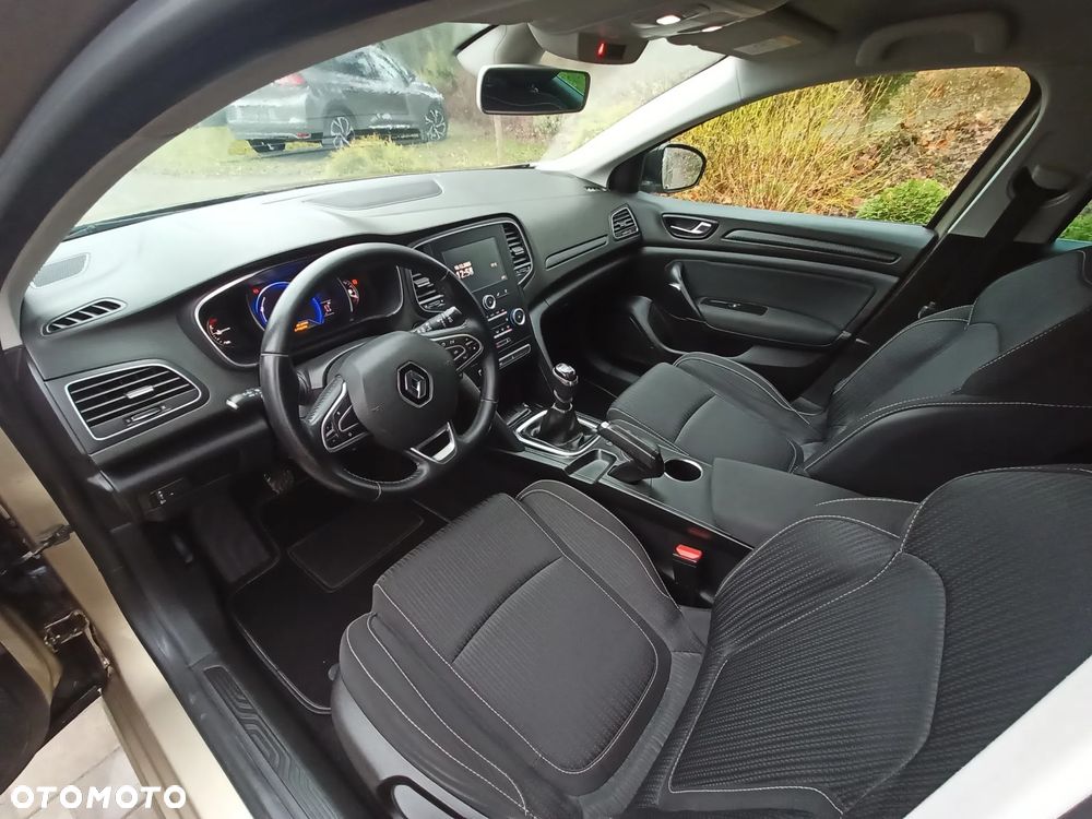 Renault Megane TCe 115 GPF ZEN - 10