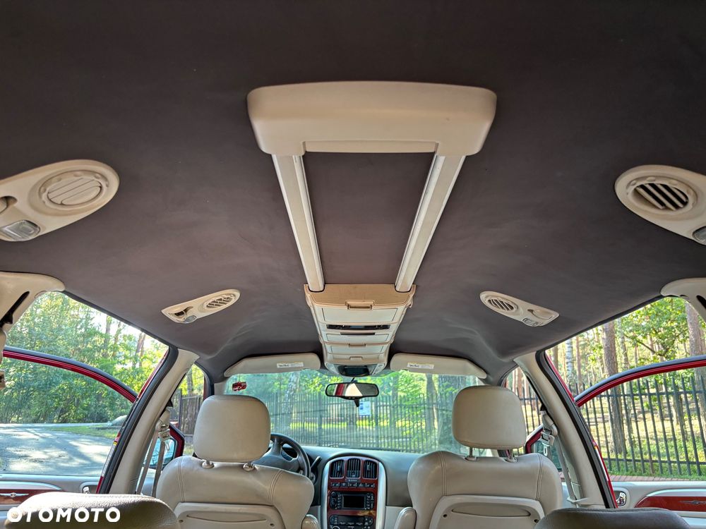 Chrysler Town & Country - 15