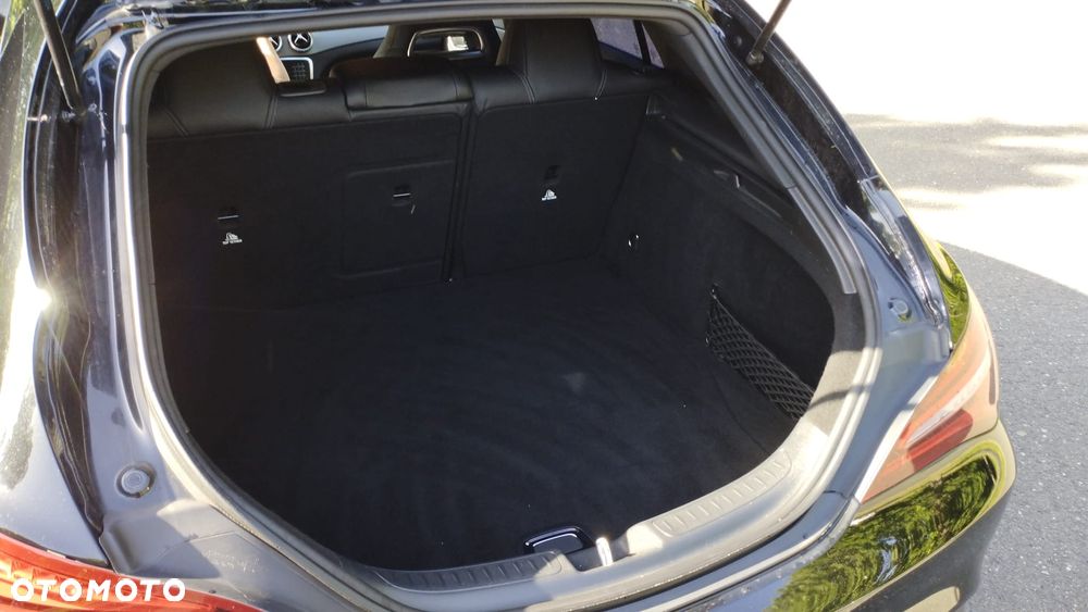 Mercedes-Benz CLA 180 7G-DCT - 12