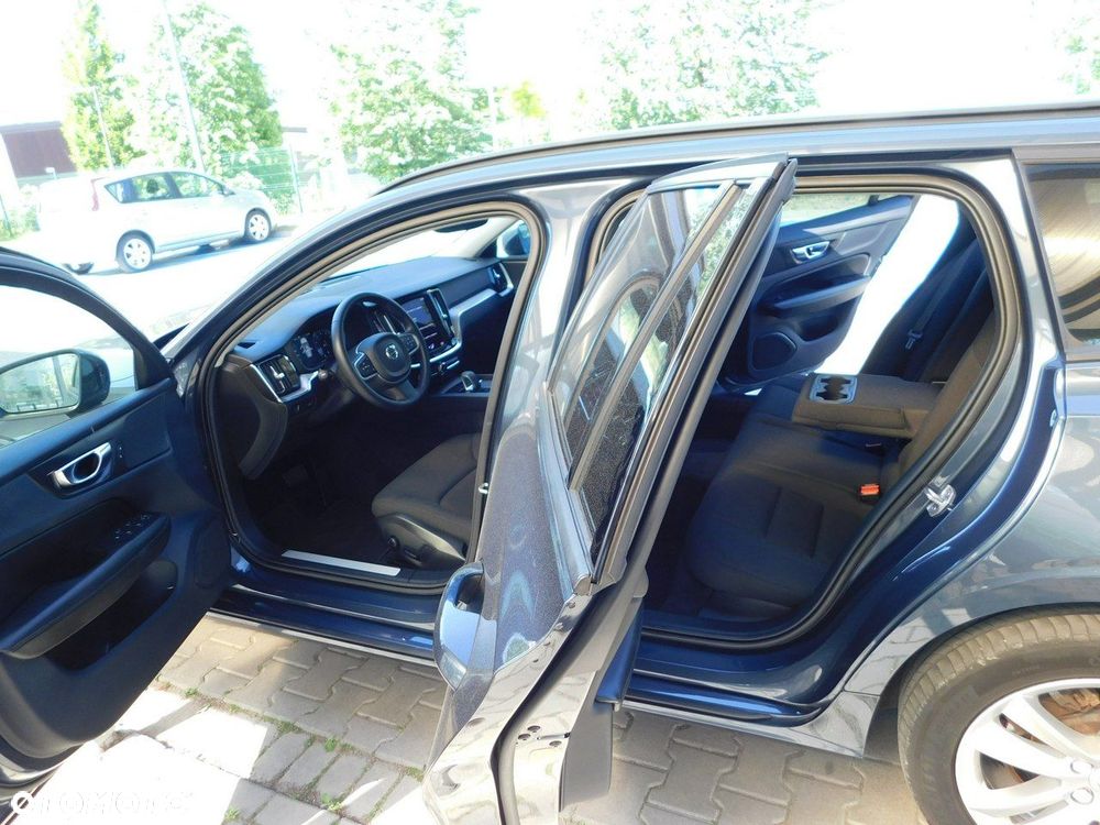 Volvo V60 B3 B Essential - 9