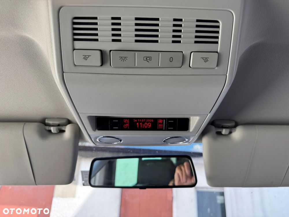 Volkswagen Multivan - 13