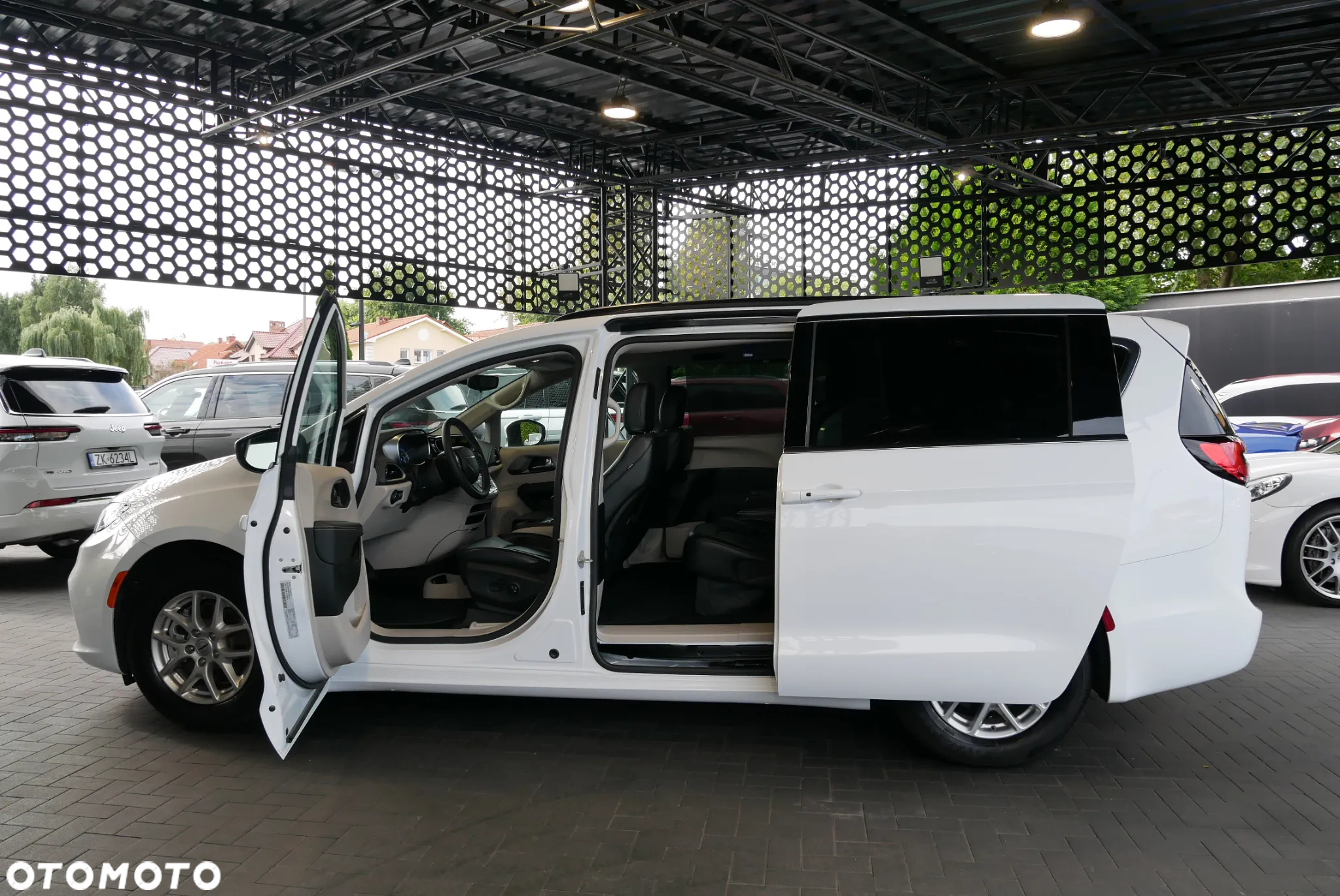 Chrysler Pacifica - 6