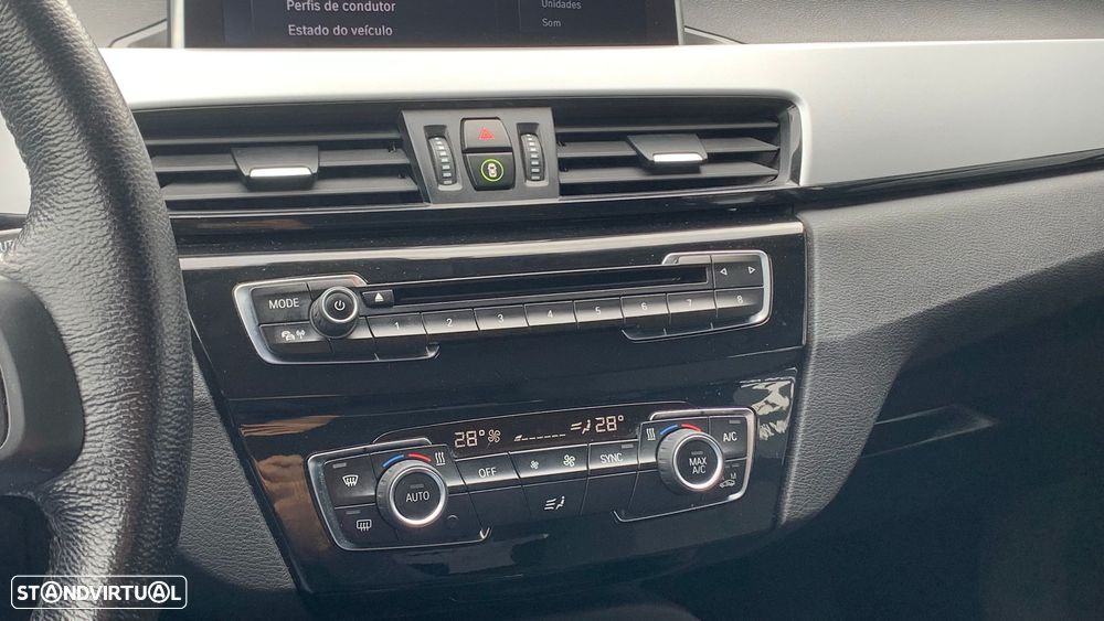 BMW X1 25 e xDrive Corporate Edition - 13