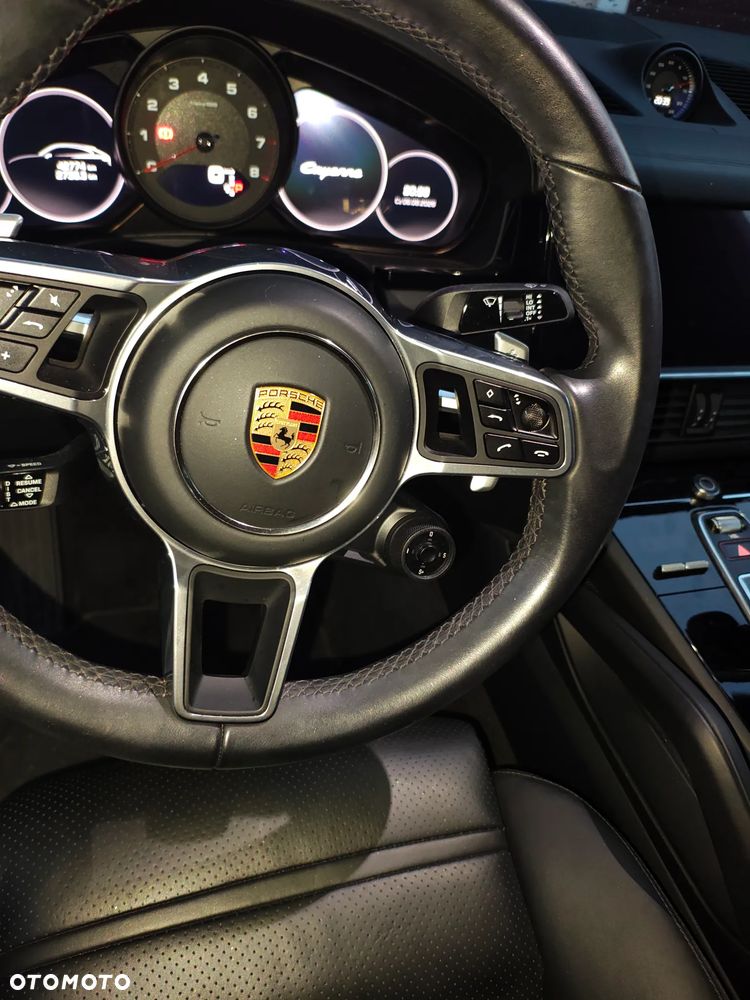 Porsche Cayenne Standard - 19