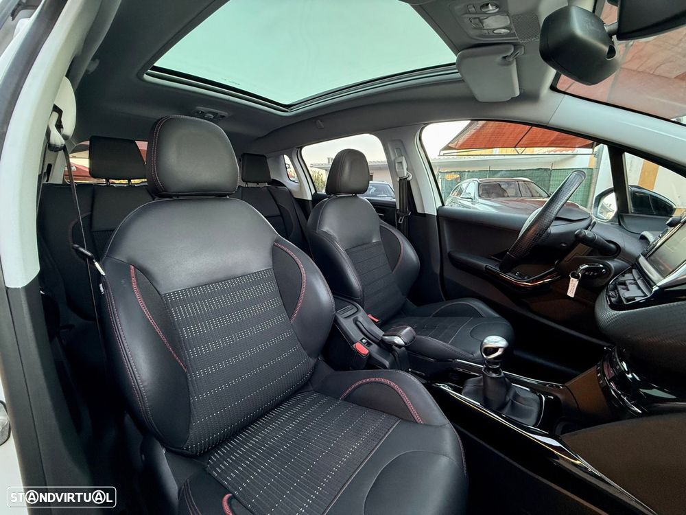 Peugeot 2008 1.2 PureTech GT Line - 9