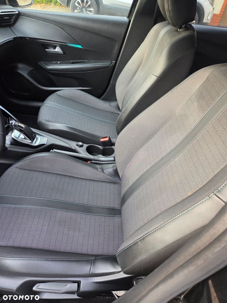Peugeot 208 PureTech 100 EAT8 Allure - 21