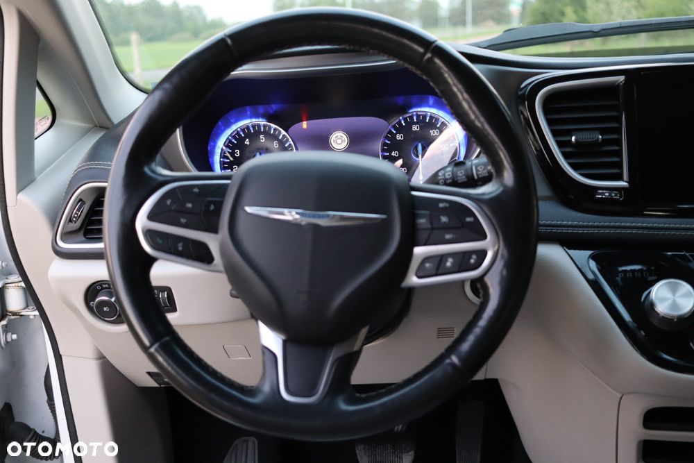 Chrysler Pacifica - 18