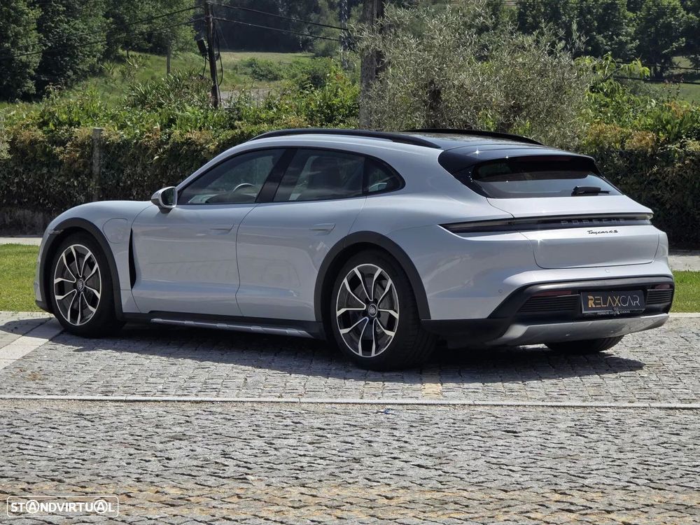 Porsche Taycan Cross Turismo 4S - 12