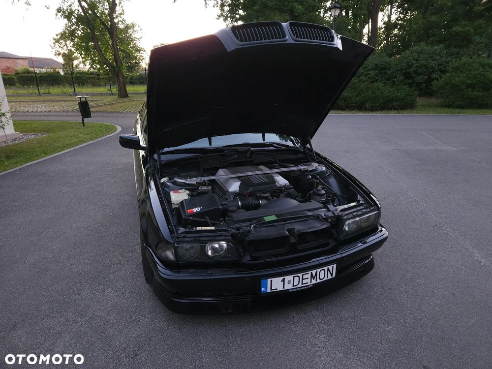 BMW Seria 7 740i - 8