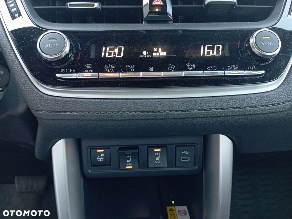 Toyota Corolla Cross 2.0 Hybrid Executive - 18