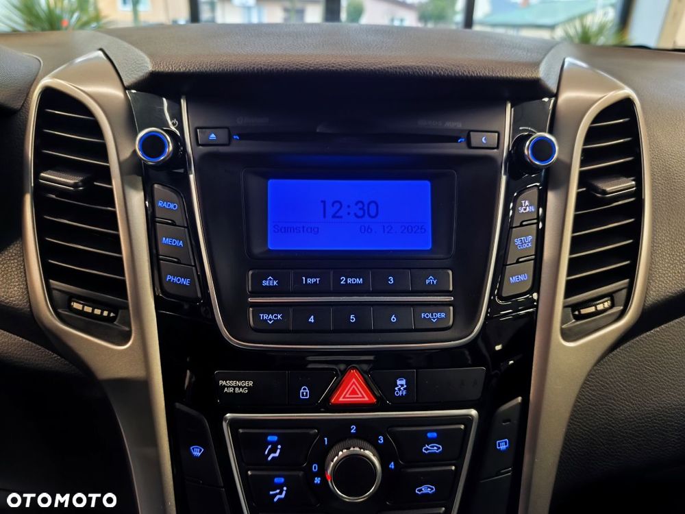 Hyundai i30 blue 1.4 YES Gold - 12