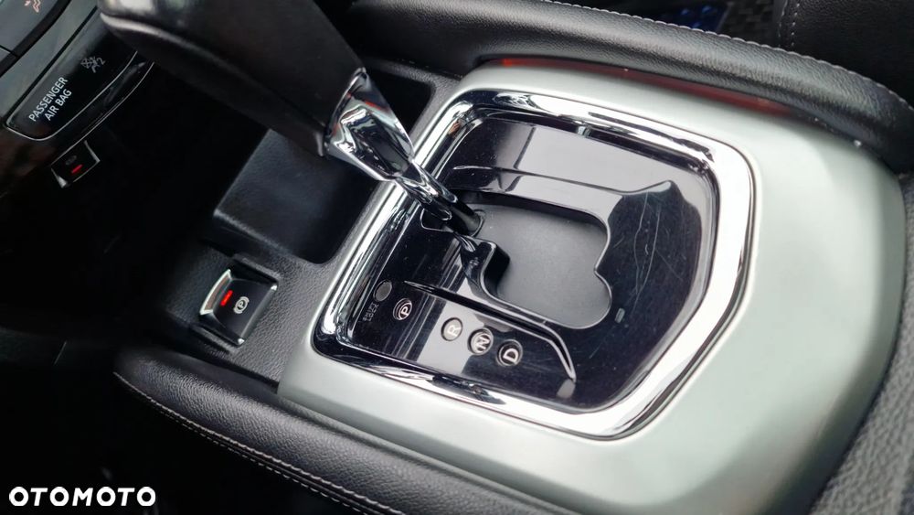 Nissan Qashqai 1.6 DCi Xtronic TEKNA - 32