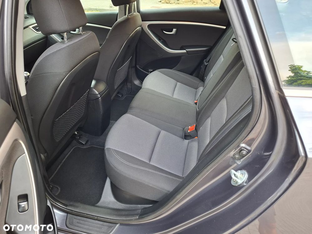 Hyundai i30 blue Kombi 1.6 GDi Passion - 20