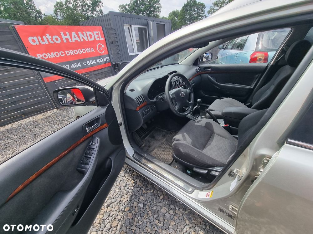 Toyota Avensis 2.0 D-4D High - 3