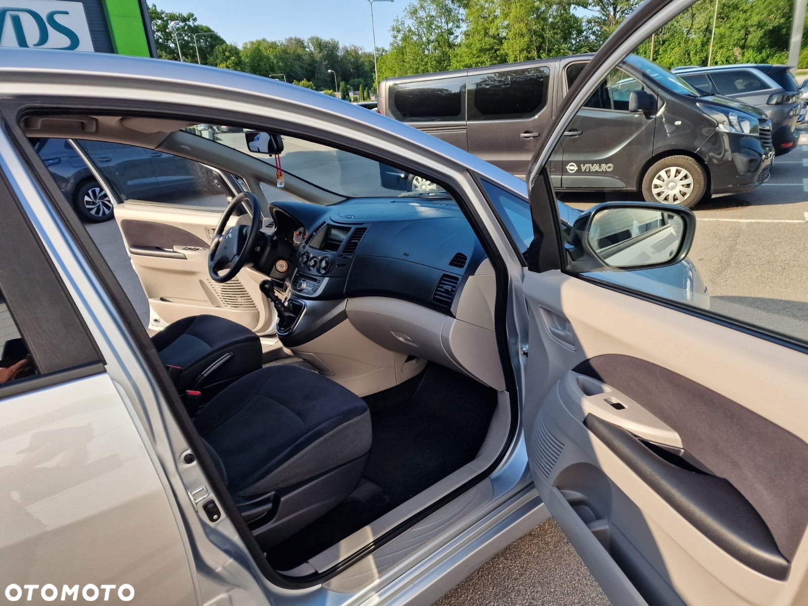 Mitsubishi Grandis 2.0 DID Intense - 10