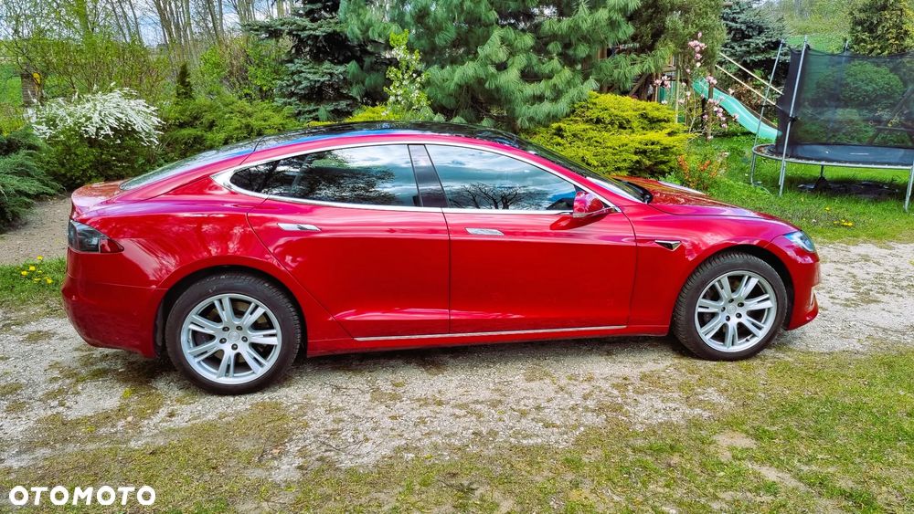 Tesla Model S - 7