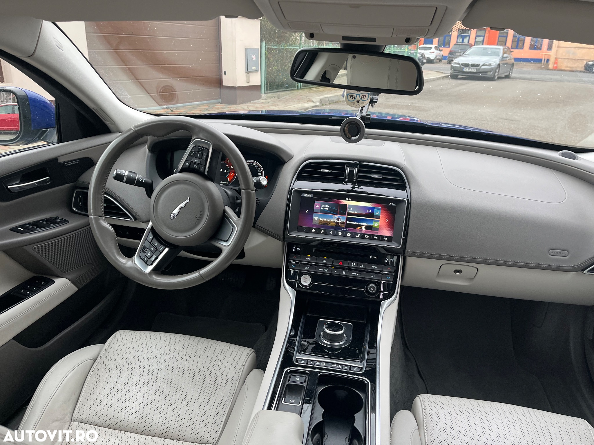 Jaguar XE - 8