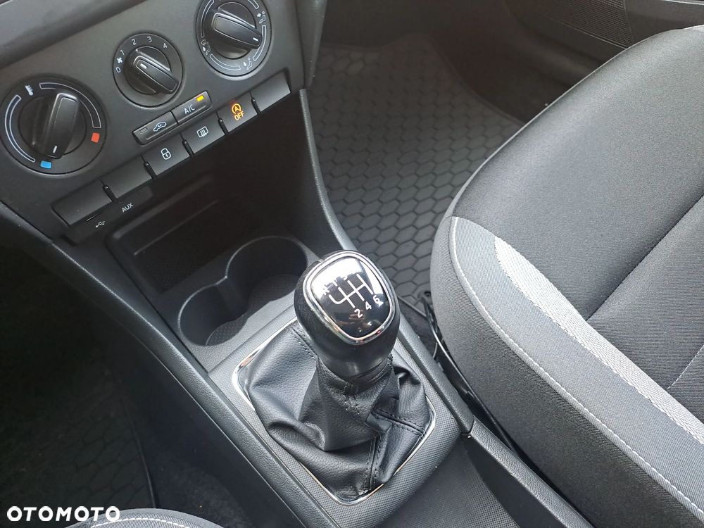 Skoda RAPID 1.2 TSI Ambition - 18