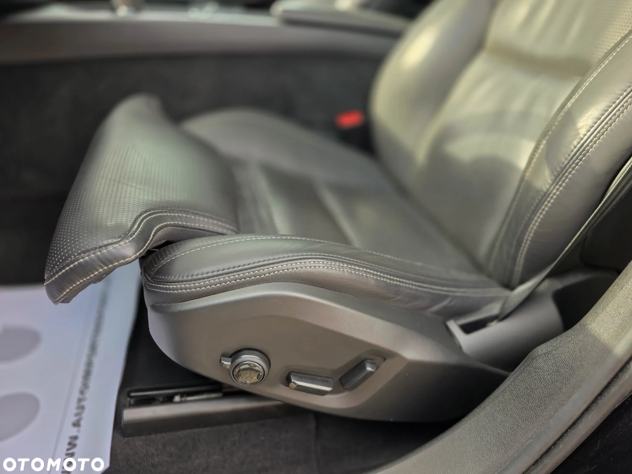 Volvo XC 60 T6 Plug-In Hybrid AWD R-Design - 11