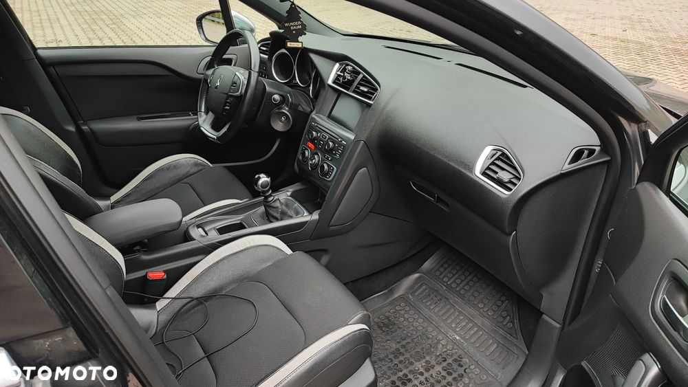 Citroën DS4 1.6 HDi SoChic - 9