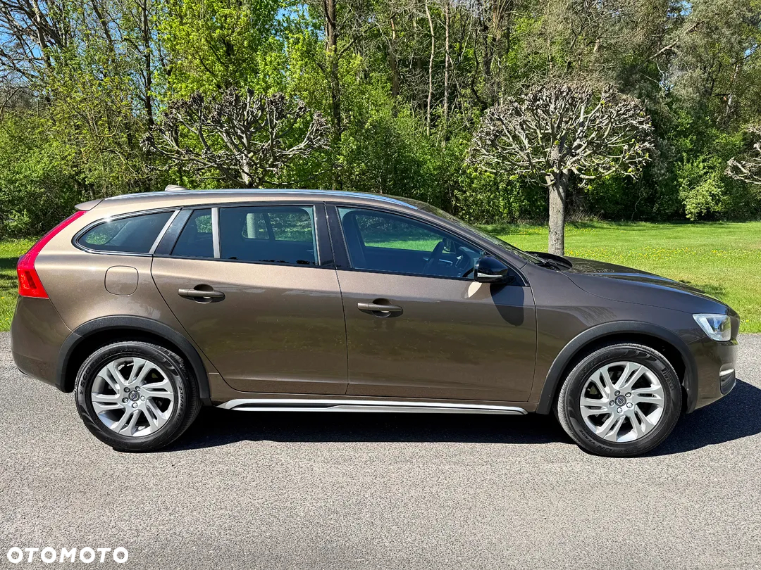 Volvo V60 Cross Country D4 AWD Geartronic Summum - 16
