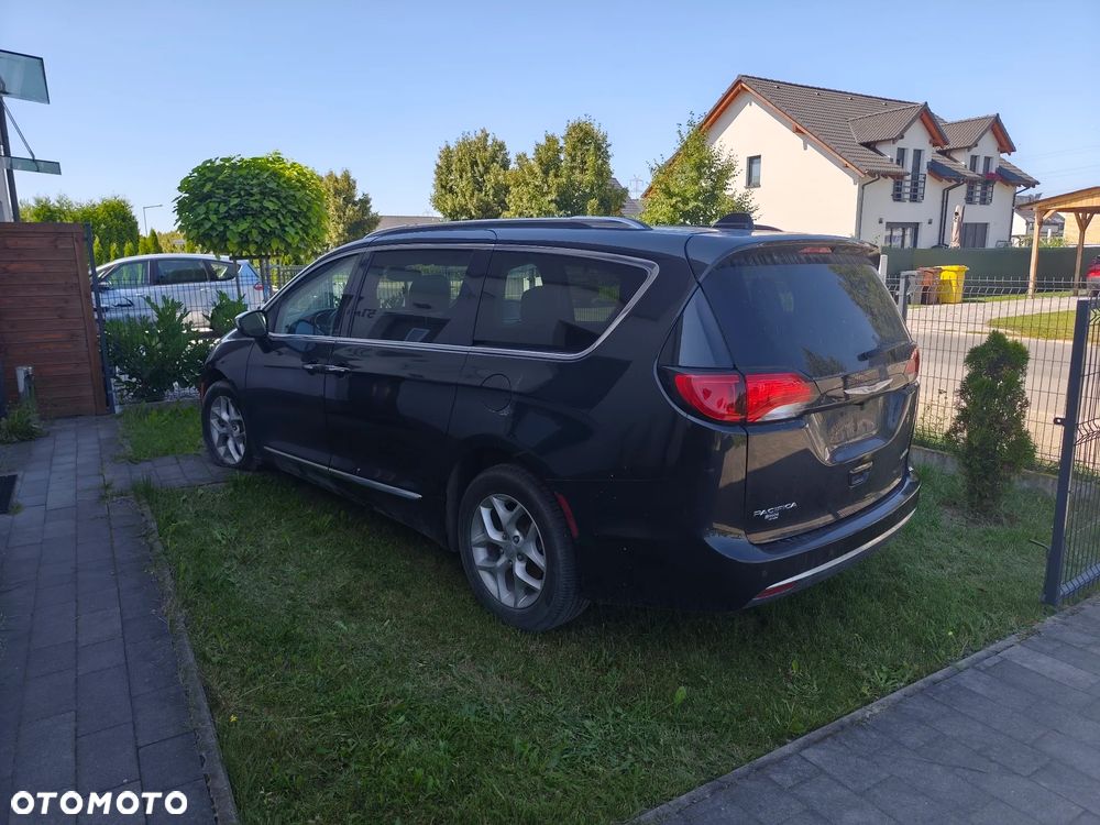 Chrysler Pacifica - 3