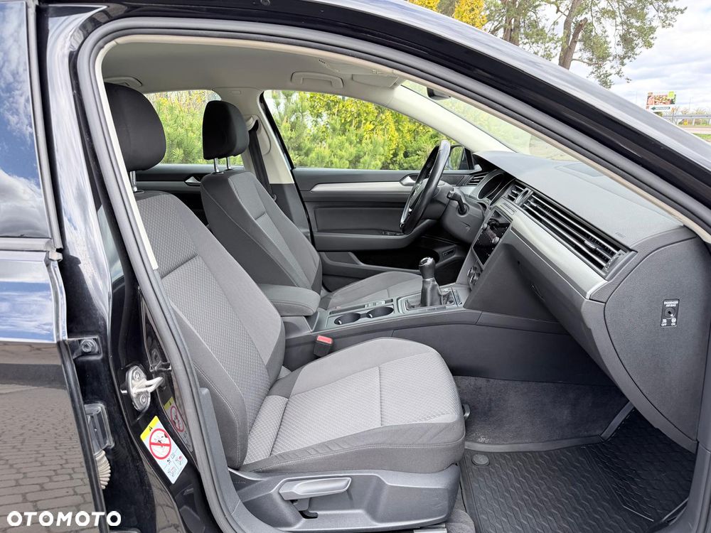 Volkswagen Passat - 13