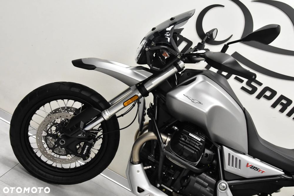 Moto Guzzi V85 - 23