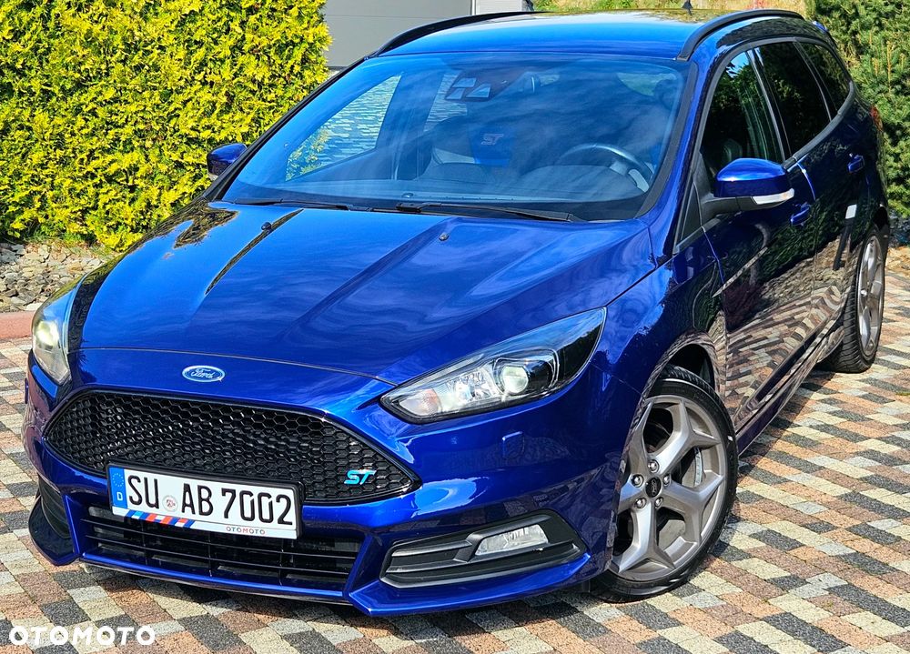 Ford Focus Turnier 2.0 EcoBoost ST mit Leder-Exclusiv-Paket