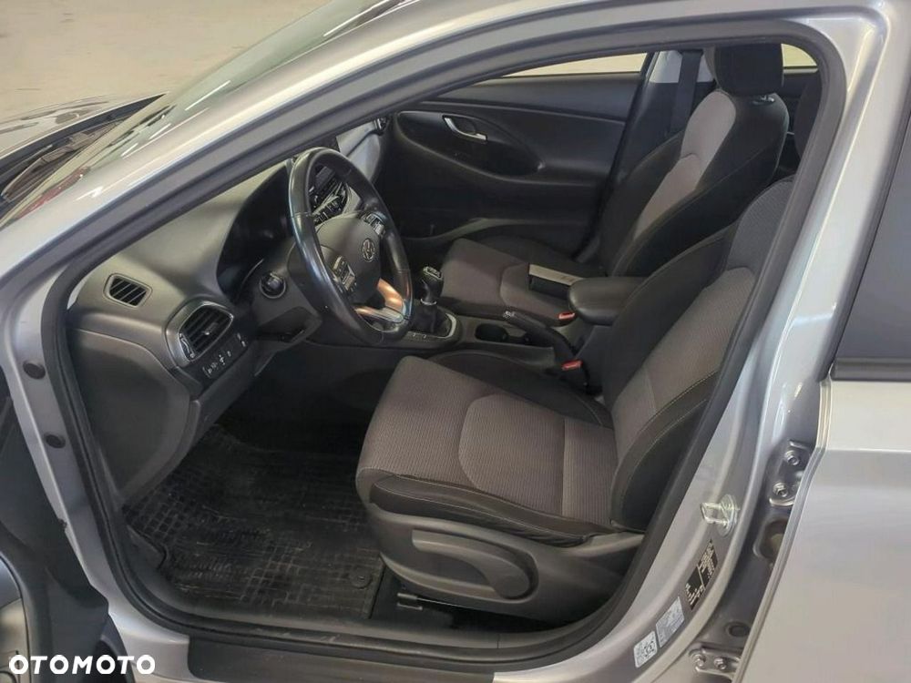 Hyundai i30 1.5 DPI Classic + - 5
