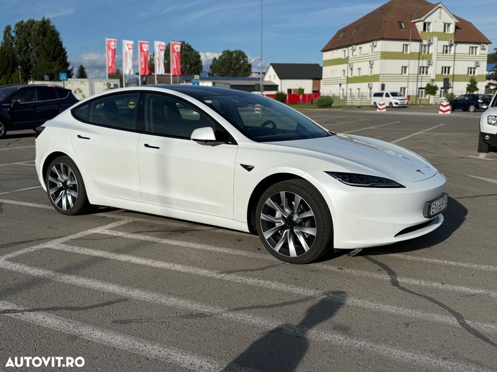 Tesla Model 3 - 8