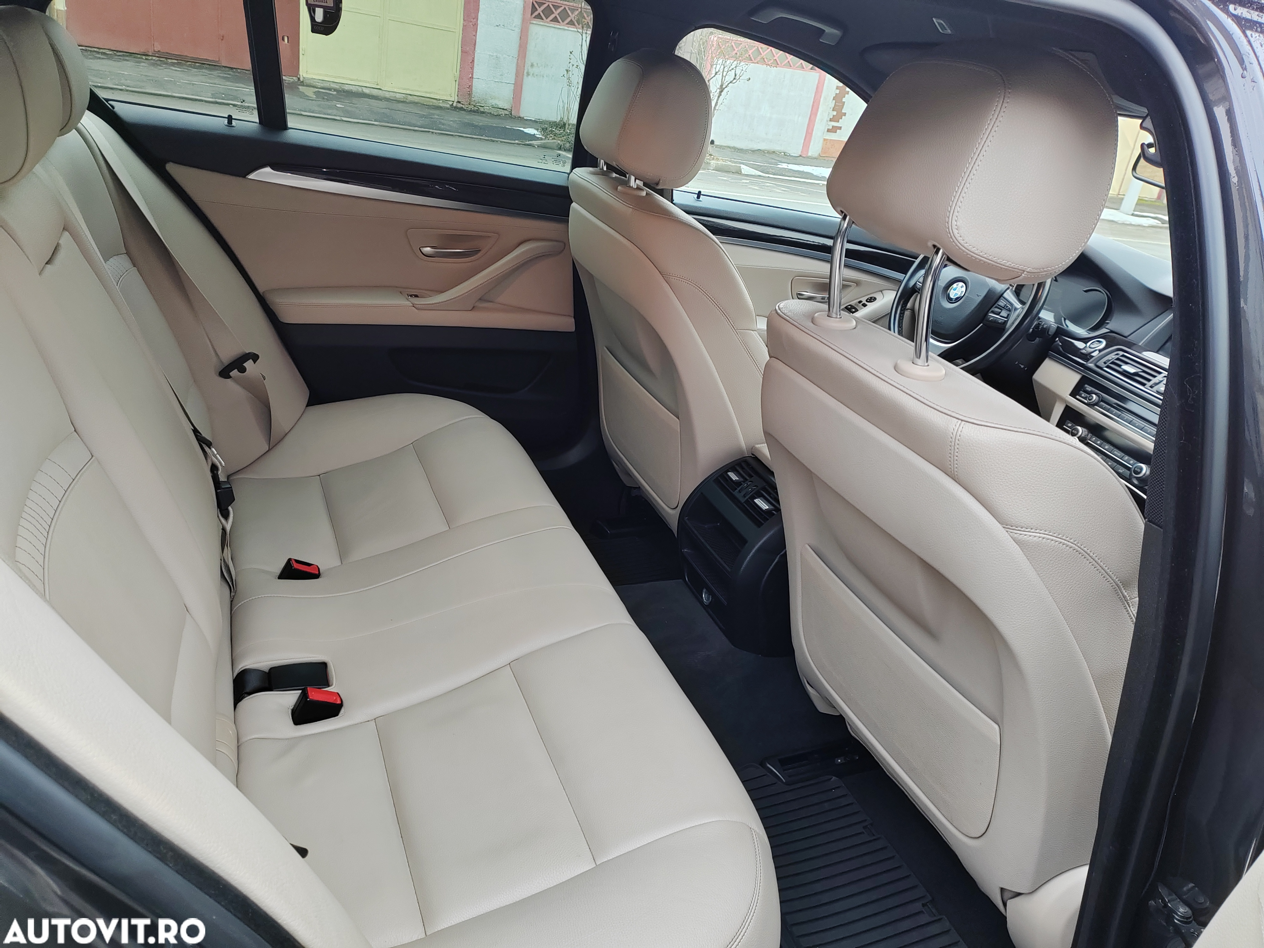 BMW Seria 5 525d xDrive AT - 12