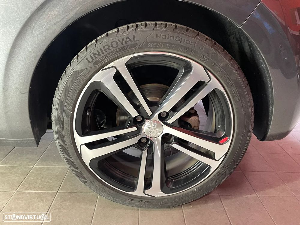 Peugeot 208 1.6 BlueHDi GT Line - 32