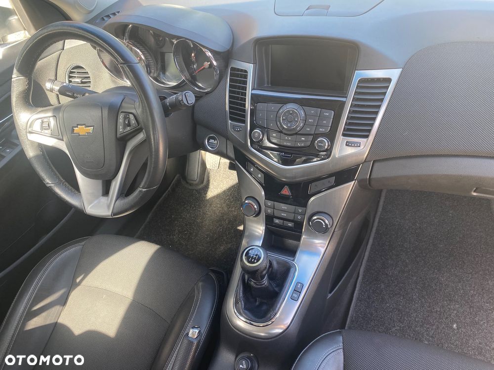 Chevrolet Cruze 1.4 T LTZ - 23