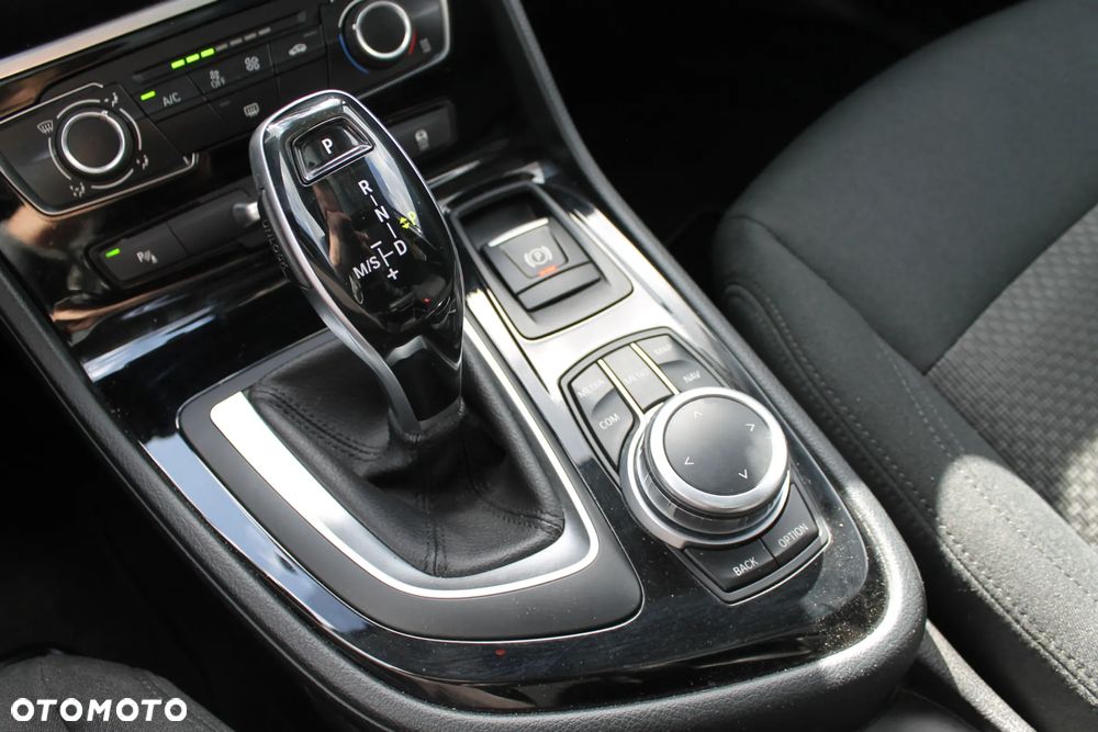 BMW Seria 2 216d - 26