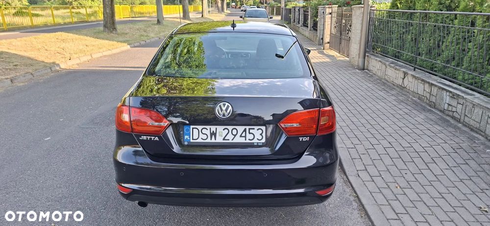 Volkswagen Jetta 1.6 TDI Comfortline - 4