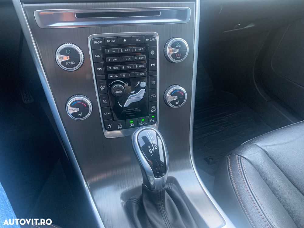 Volvo XC 60 D5AWD Summum - 17