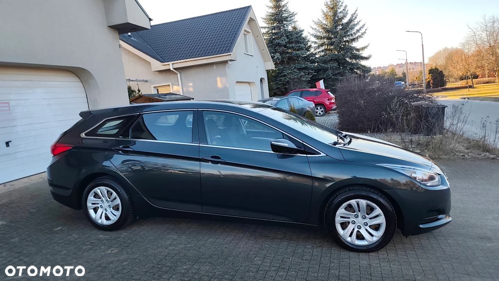 Hyundai i40 Kombi blue 1.6 Family+ - 21