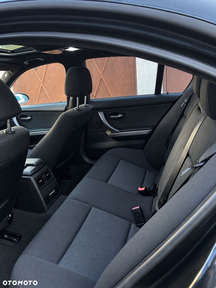 BMW Seria 3 320i - 10