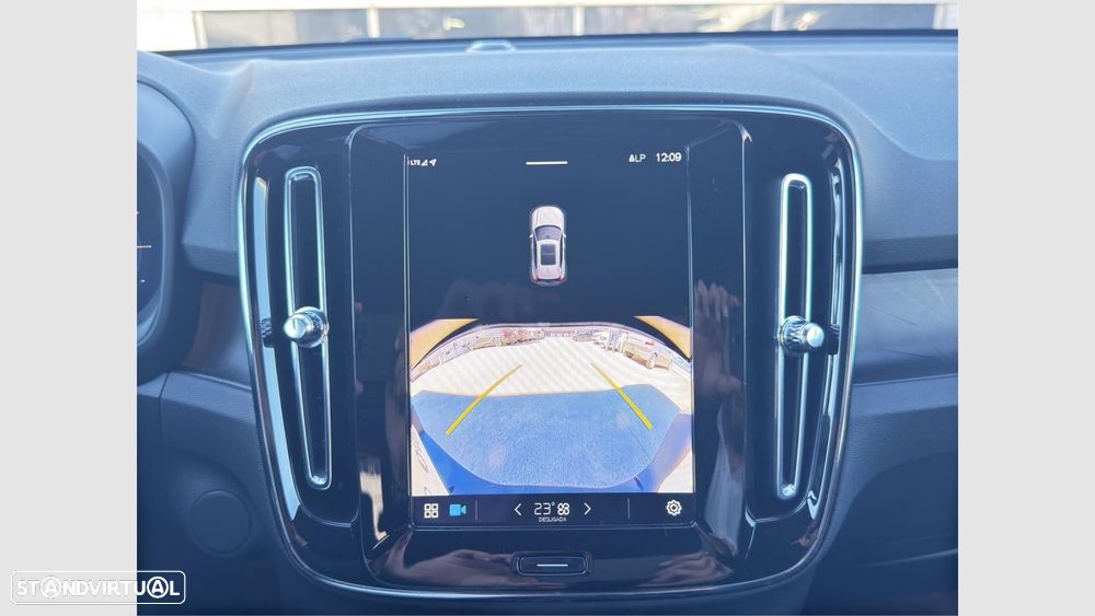 Volvo EX40 82 kWh Single Motor Extended Range Black Edition - 26