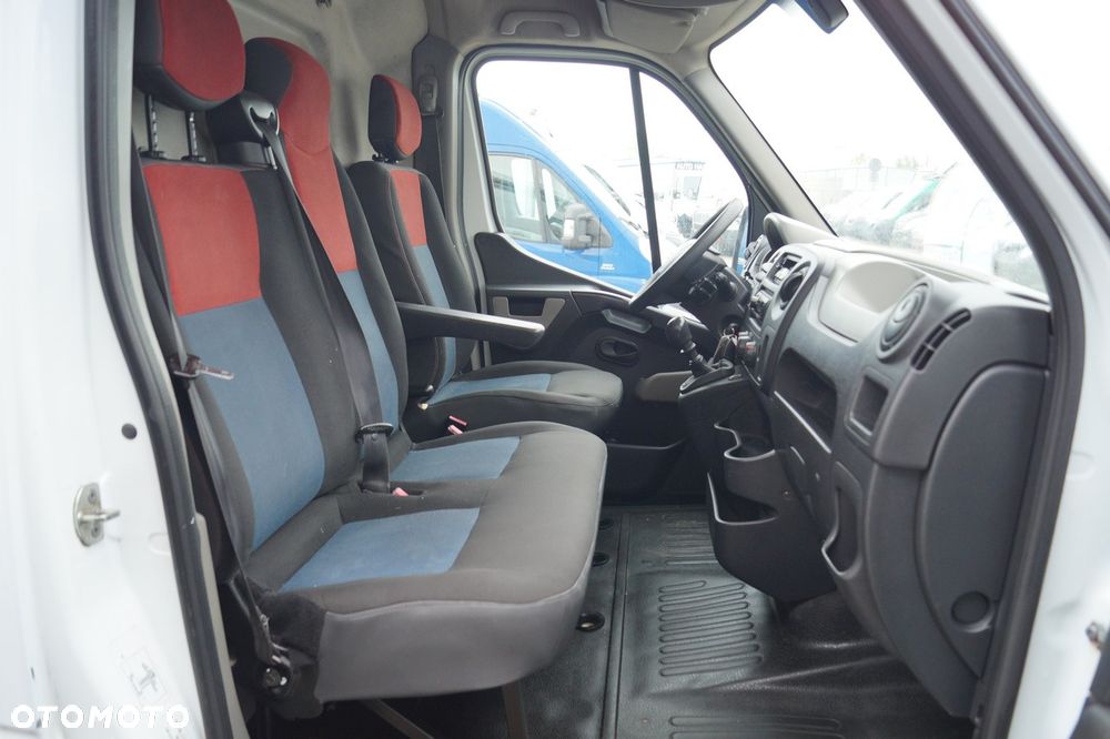 Nissan NV400 - 19