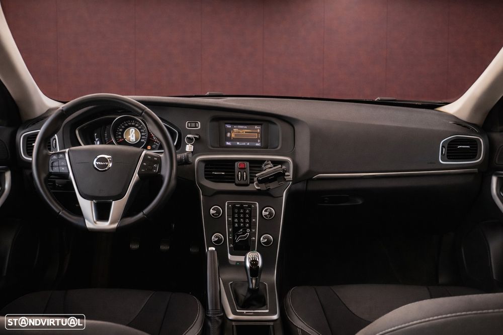 Volvo V40 2.0 D3 Momentum - 4